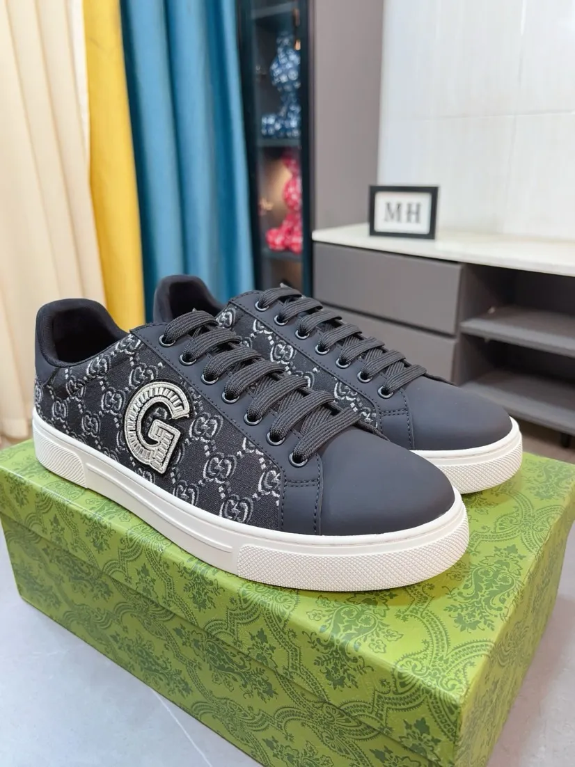 Men's men's shoes 💰400🌹🌹Gucci [Gucci] new model is on the market, the picture above is a must-sell. Top luxury brand, the latest fashionable casual men's shoes, trendy and versatile style, relaxed and sporty style, upper imported from Italy crocodile pattern cowhide ➕ genuine leather lining and ultra-fine workmanship. Original personalized and fashionable semi-air cushion raised outsole, light and comfortable on the foot, size 38-44